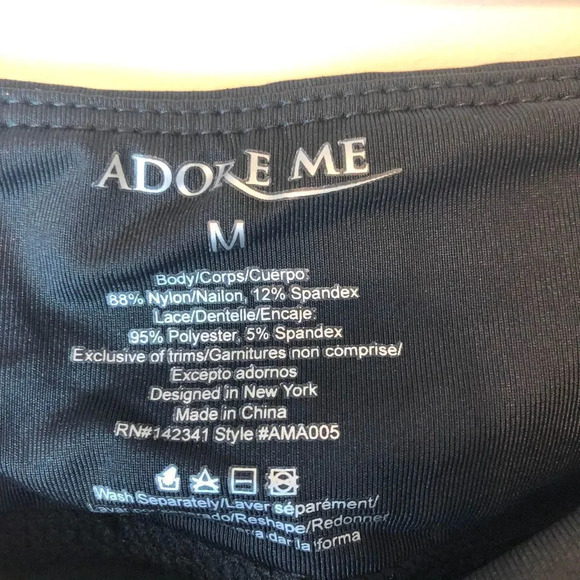 Adore Me | Crochet Trim Capri Leggings Medium - Picture 4 of 5